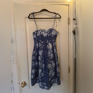 Gap size 4 blue and white floral shirt